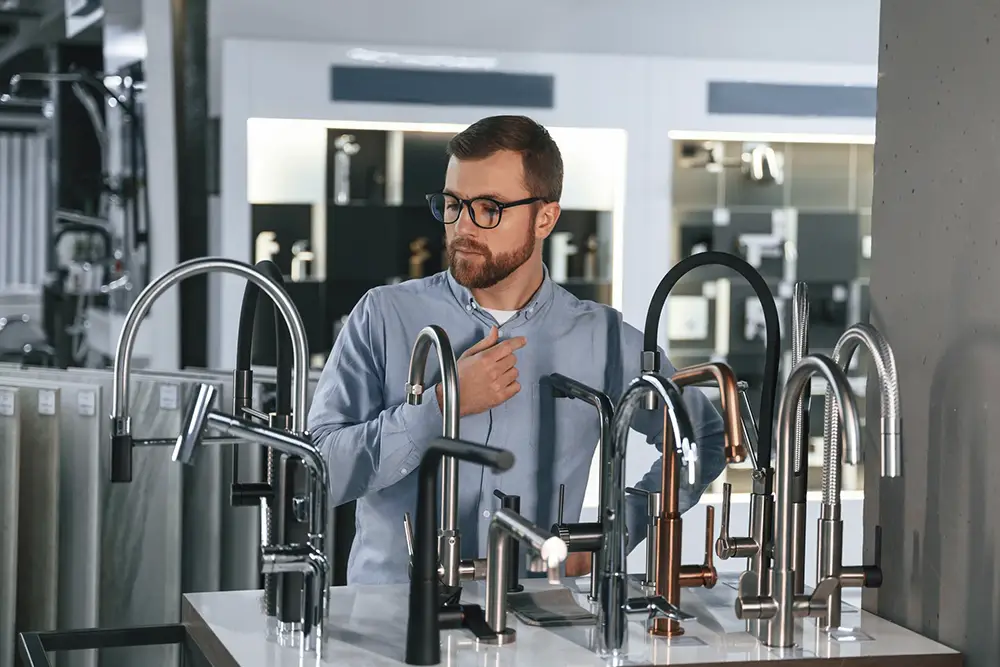 Equipamiento sanitario para constructoras: guía de compras y especificaciones